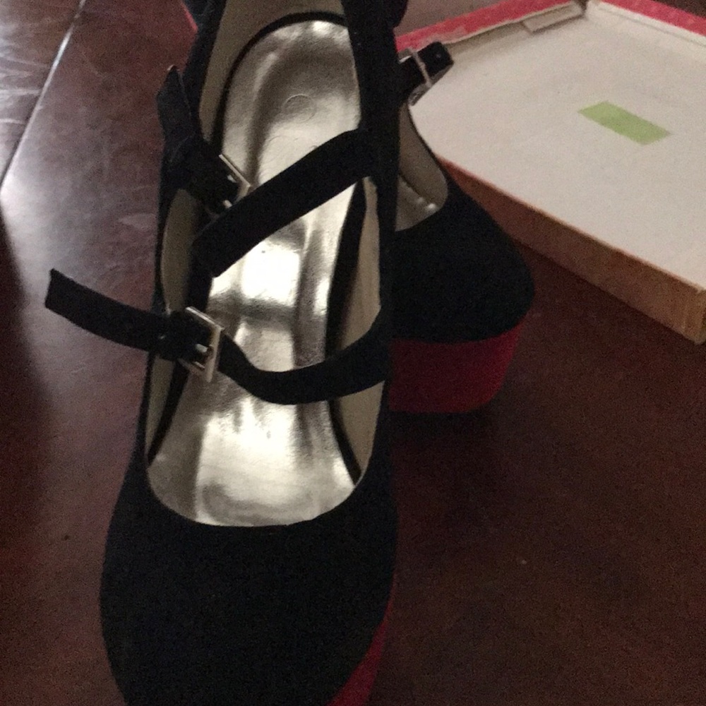 High heels - Picture 2 of 2